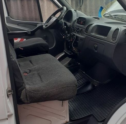 Белый Мерседес Sprinter, объемом двигателя 2.1 л и пробегом 575 тыс. км за 8000 $, фото 4 на Automoto.ua