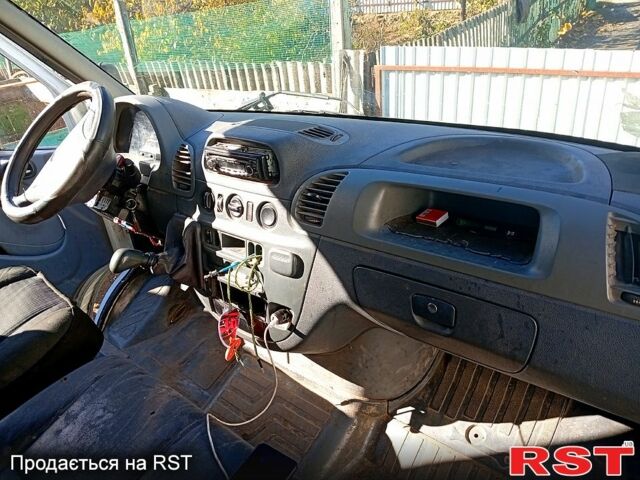 Белый Мерседес Sprinter, объемом двигателя 2.2 л и пробегом 519 тыс. км за 7400 $, фото 4 на Automoto.ua