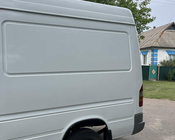 Белый Мерседес Sprinter, объемом двигателя 2.3 л и пробегом 596 тыс. км за 8000 $, фото 15 на Automoto.ua