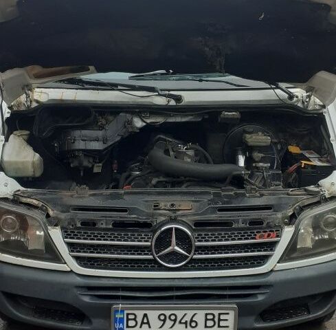 Белый Мерседес Sprinter, объемом двигателя 2.1 л и пробегом 575 тыс. км за 8000 $, фото 3 на Automoto.ua