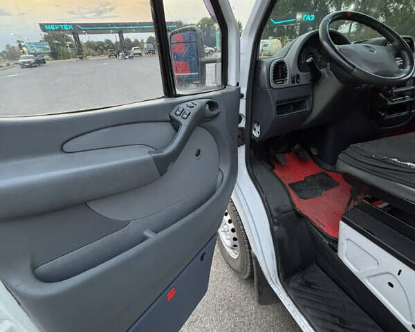 Белый Мерседес Sprinter, объемом двигателя 2.15 л и пробегом 640 тыс. км за 7800 $, фото 16 на Automoto.ua