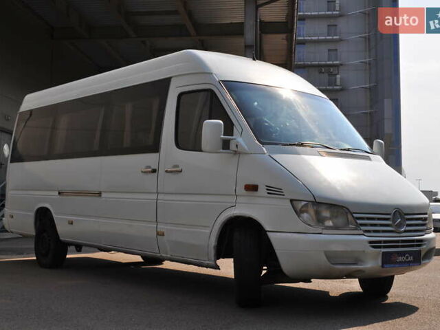 Белый Мерседес Sprinter, объемом двигателя 2.2 л и пробегом 900 тыс. км за 10300 $, фото 4 на Automoto.ua