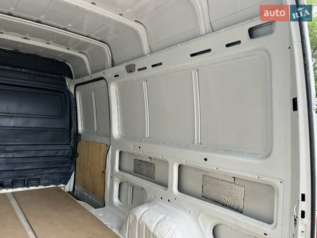 Белый Мерседес Sprinter, объемом двигателя 2.3 л и пробегом 596 тыс. км за 8000 $, фото 11 на Automoto.ua