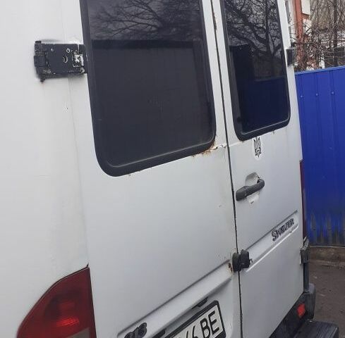 Белый Мерседес Sprinter, объемом двигателя 2.1 л и пробегом 575 тыс. км за 8000 $, фото 2 на Automoto.ua