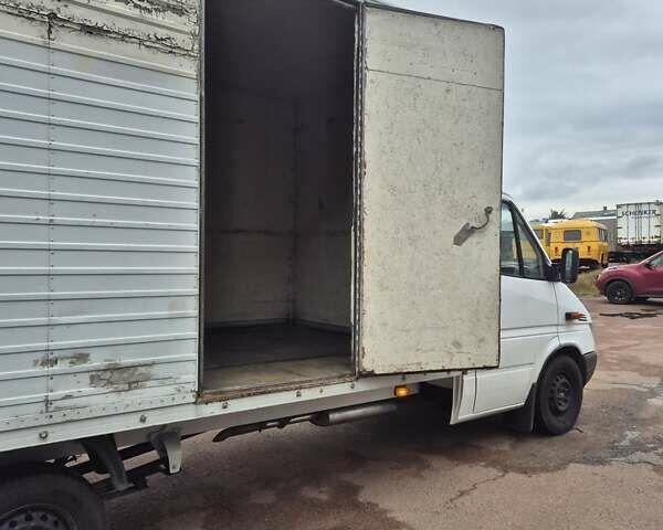 Белый Мерседес Sprinter, объемом двигателя 2.7 л и пробегом 670 тыс. км за 13400 $, фото 8 на Automoto.ua