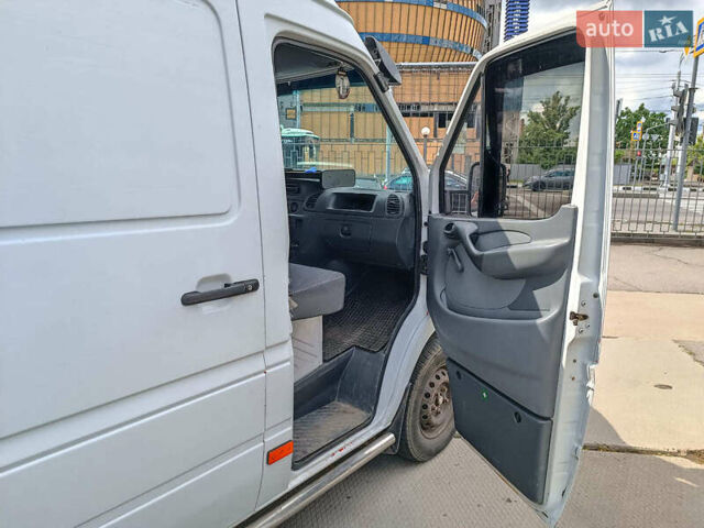 Белый Мерседес Sprinter, объемом двигателя 2.2 л и пробегом 732 тыс. км за 8240 $, фото 13 на Automoto.ua