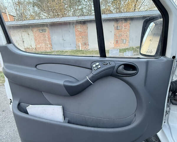 Мерседес Sprinter 2001 в Хмельницком на Automoto.ua Белый Мерседес Sprinter, объемом двигателя 2.7 л и пробегом 451 тыс. км за 7999 $, фото 17 на Automoto.ua