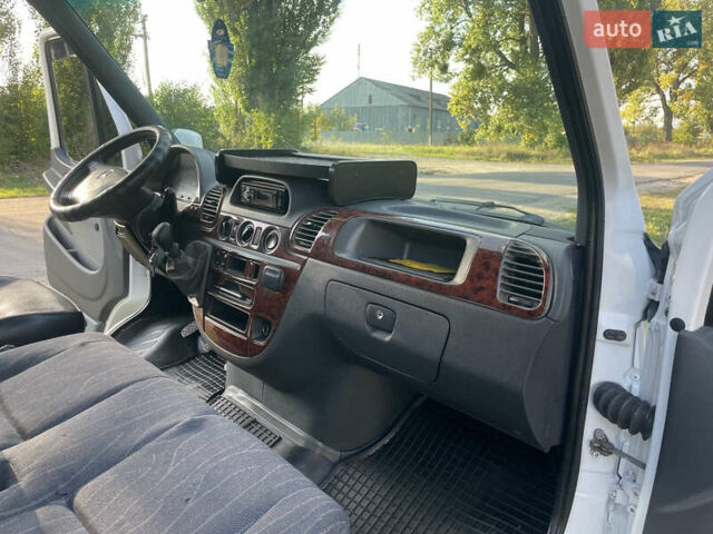 Белый Мерседес Sprinter, объемом двигателя 2.15 л и пробегом 559 тыс. км за 8200 $, фото 1 на Automoto.ua