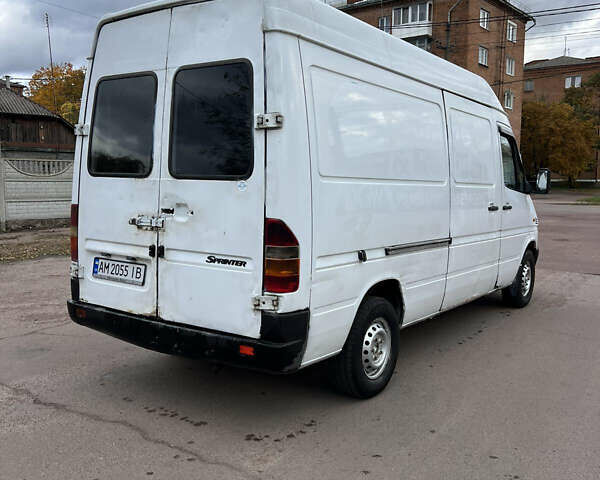 Білий Мерседес Sprinter, об'ємом двигуна 2.15 л та пробігом 628 тис. км за 4750 $, фото 4 на Automoto.ua