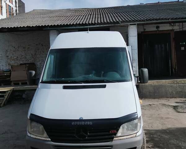 Белый Мерседес Sprinter, объемом двигателя 2.7 л и пробегом 800 тыс. км за 8700 $, фото 2 на Automoto.ua