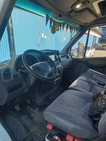 Белый Мерседес Sprinter, объемом двигателя 2.69 л и пробегом 600 тыс. км за 13000 $, фото 5 на Automoto.ua