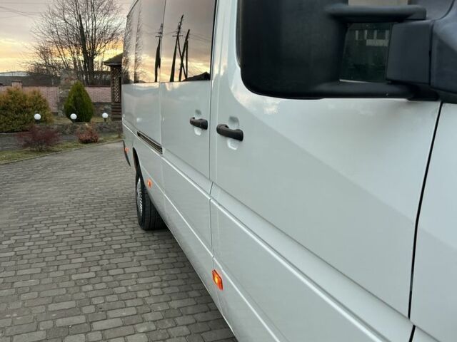 Белый Мерседес Sprinter, объемом двигателя 2.7 л и пробегом 700 тыс. км за 13800 $, фото 9 на Automoto.ua