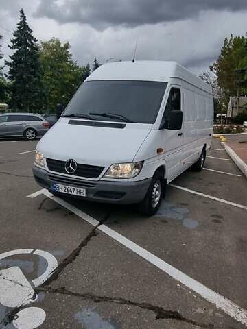 Белый Мерседес Sprinter, объемом двигателя 2.15 л и пробегом 217 тыс. км за 11500 $, фото 6 на Automoto.ua
