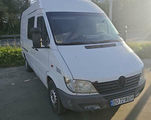 Белый Мерседес Sprinter, объемом двигателя 2.15 л и пробегом 642 тыс. км за 7000 $, фото 2 на Automoto.ua