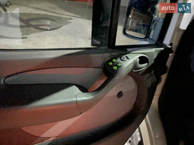 Белый Мерседес Sprinter, объемом двигателя 2.15 л и пробегом 559 тыс. км за 8200 $, фото 26 на Automoto.ua