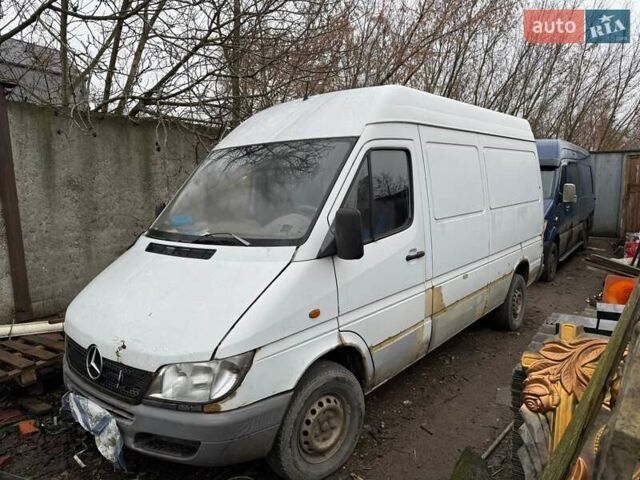 Белый Мерседес Sprinter, объемом двигателя 2.2 л и пробегом 780 тыс. км за 4000 $, фото 1 на Automoto.ua