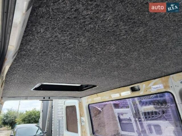 Белый Мерседес Sprinter, объемом двигателя 2.15 л и пробегом 256 тыс. км за 8000 $, фото 97 на Automoto.ua