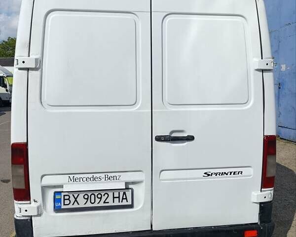 Белый Мерседес Sprinter, объемом двигателя 2.69 л и пробегом 500 тыс. км за 10500 $, фото 8 на Automoto.ua