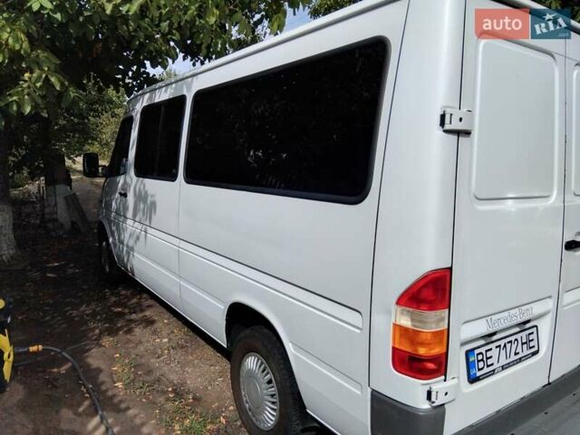Белый Мерседес Sprinter, объемом двигателя 2.15 л и пробегом 256 тыс. км за 8000 $, фото 1 на Automoto.ua