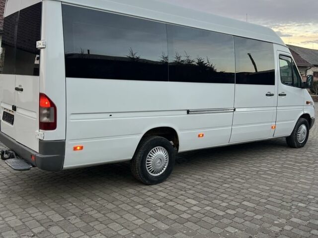 Белый Мерседес Sprinter, объемом двигателя 2.7 л и пробегом 700 тыс. км за 13800 $, фото 4 на Automoto.ua