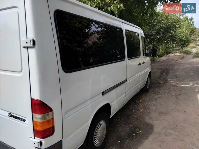 Белый Мерседес Sprinter, объемом двигателя 2.15 л и пробегом 256 тыс. км за 8000 $, фото 73 на Automoto.ua