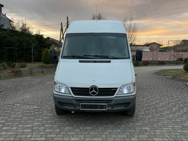 Белый Мерседес Sprinter, объемом двигателя 2.7 л и пробегом 700 тыс. км за 13800 $, фото 1 на Automoto.ua