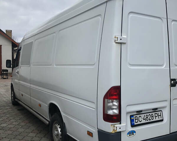 Белый Мерседес Sprinter, объемом двигателя 2.2 л и пробегом 400 тыс. км за 8500 $, фото 4 на Automoto.ua