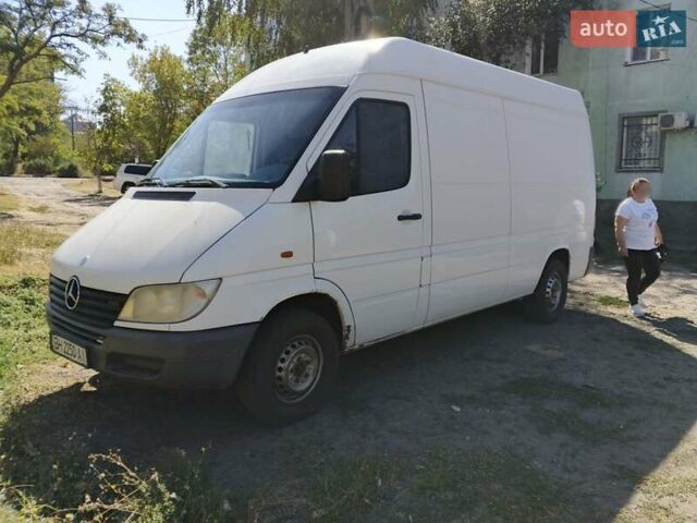 Белый Мерседес Sprinter, объемом двигателя 2.1 л и пробегом 444 тыс. км за 6000 $, фото 1 на Automoto.ua