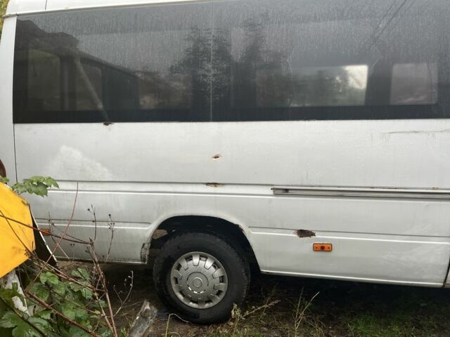 Белый Мерседес Sprinter, объемом двигателя 2.1 л и пробегом 380 тыс. км за 4500 $, фото 4 на Automoto.ua