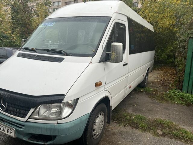 Белый Мерседес Sprinter, объемом двигателя 2.1 л и пробегом 380 тыс. км за 4500 $, фото 1 на Automoto.ua