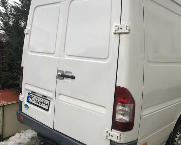Белый Мерседес Sprinter, объемом двигателя 2.2 л и пробегом 400 тыс. км за 8500 $, фото 5 на Automoto.ua