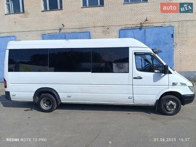 Белый Мерседес Sprinter, объемом двигателя 2.69 л и пробегом 500 тыс. км за 10500 $, фото 3 на Automoto.ua