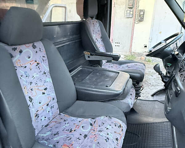 Мерседес Sprinter 2001 в Хмельницком на Automoto.ua Белый Мерседес Sprinter, объемом двигателя 2.7 л и пробегом 451 тыс. км за 7999 $, фото 31 на Automoto.ua