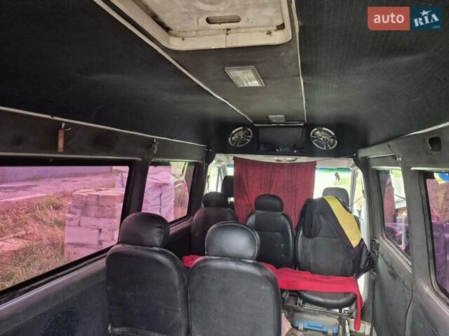 Белый Мерседес Sprinter, объемом двигателя 2.1 л и пробегом 220 тыс. км за 3300 $, фото 1 на Automoto.ua