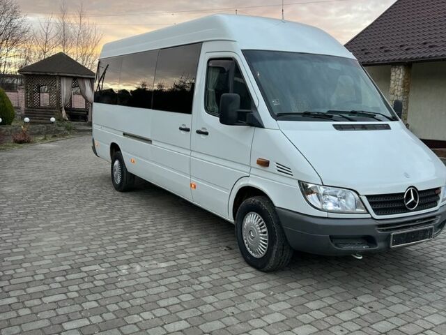 Белый Мерседес Sprinter, объемом двигателя 2.7 л и пробегом 700 тыс. км за 13800 $, фото 2 на Automoto.ua