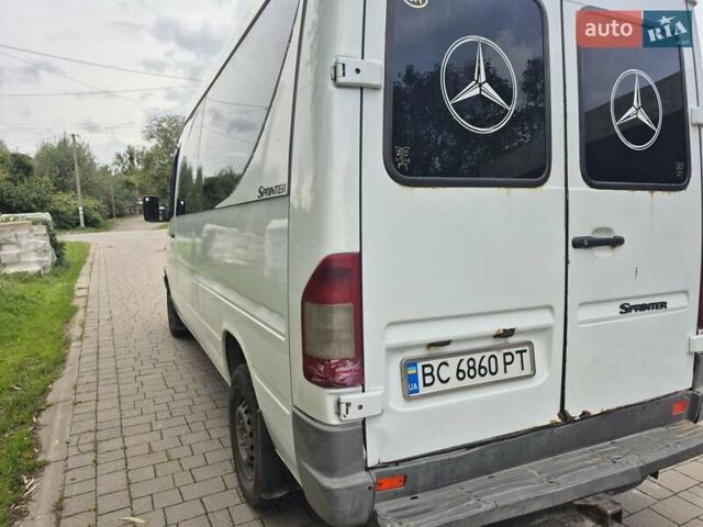 Белый Мерседес Sprinter, объемом двигателя 2.1 л и пробегом 220 тыс. км за 6000 $, фото 6 на Automoto.ua