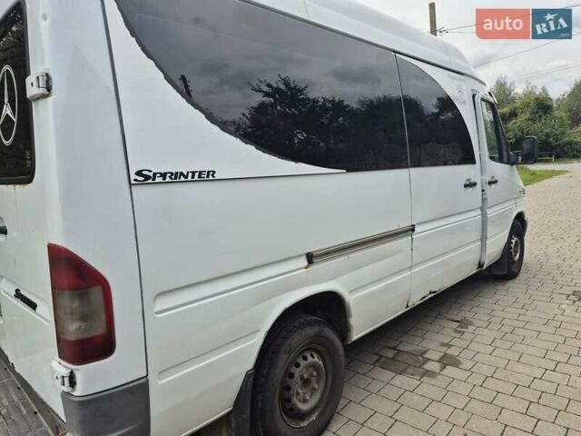 Белый Мерседес Sprinter, объемом двигателя 2.1 л и пробегом 220 тыс. км за 6000 $, фото 2 на Automoto.ua