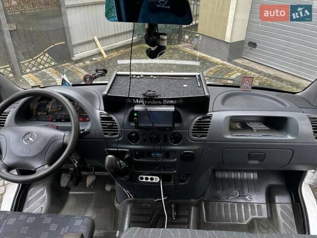 Белый Мерседес Sprinter, объемом двигателя 2.1 л и пробегом 328 тыс. км за 7199 $, фото 4 на Automoto.ua