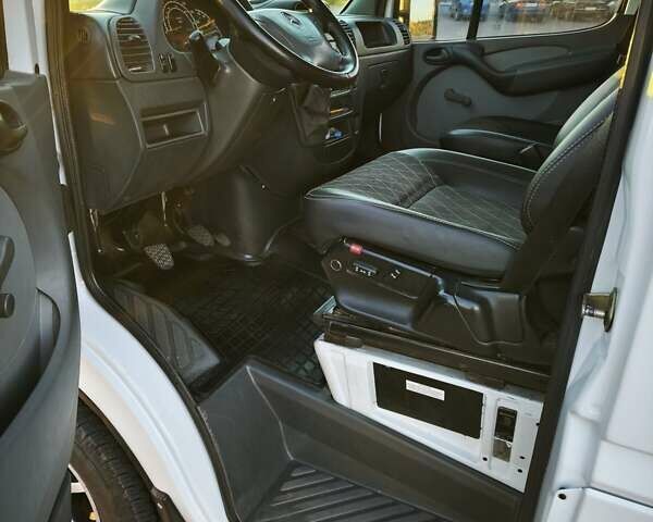 Білий Мерседес Sprinter, об'ємом двигуна 2.1 л та пробігом 560 тис. км за 8800 $, фото 12 на Automoto.ua