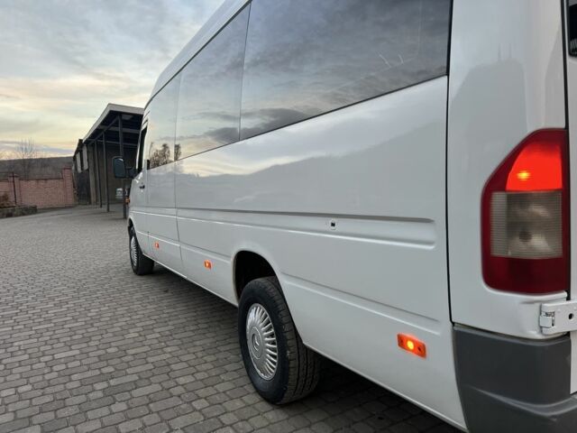 Белый Мерседес Sprinter, объемом двигателя 2.7 л и пробегом 700 тыс. км за 13800 $, фото 7 на Automoto.ua