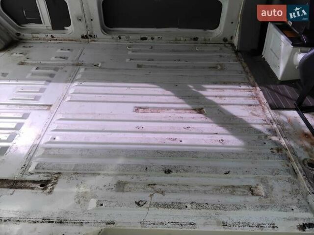 Белый Мерседес Sprinter, объемом двигателя 2.15 л и пробегом 256 тыс. км за 8000 $, фото 88 на Automoto.ua