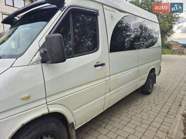 Белый Мерседес Sprinter, объемом двигателя 2.1 л и пробегом 220 тыс. км за 6000 $, фото 4 на Automoto.ua