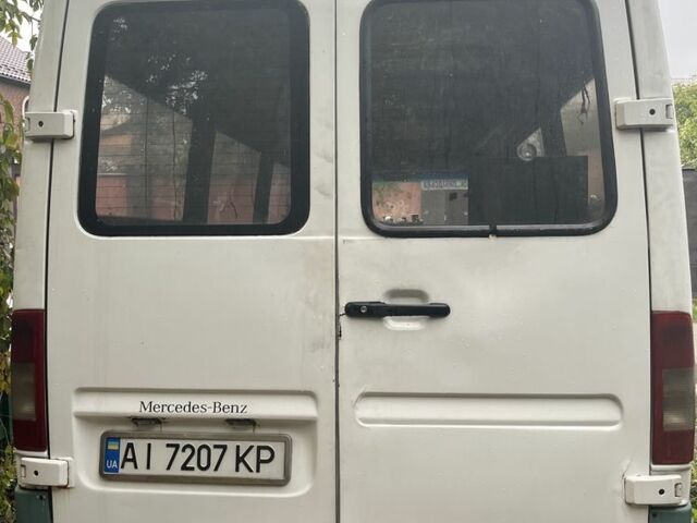 Белый Мерседес Sprinter, объемом двигателя 2.1 л и пробегом 380 тыс. км за 4500 $, фото 3 на Automoto.ua