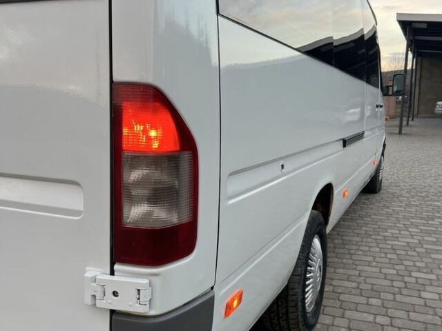 Белый Мерседес Sprinter, объемом двигателя 2.7 л и пробегом 700 тыс. км за 13800 $, фото 8 на Automoto.ua