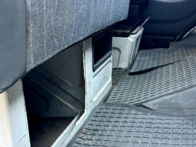 Белый Мерседес Sprinter, объемом двигателя 2.1 л и пробегом 509 тыс. км за 6500 $, фото 3 на Automoto.ua