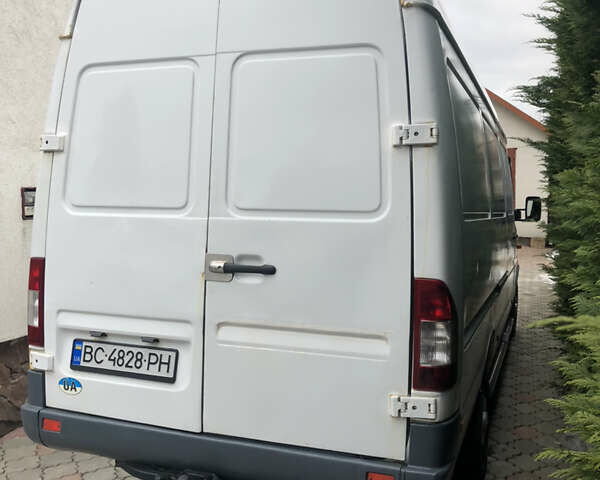 Белый Мерседес Sprinter, объемом двигателя 2.2 л и пробегом 400 тыс. км за 8500 $, фото 3 на Automoto.ua