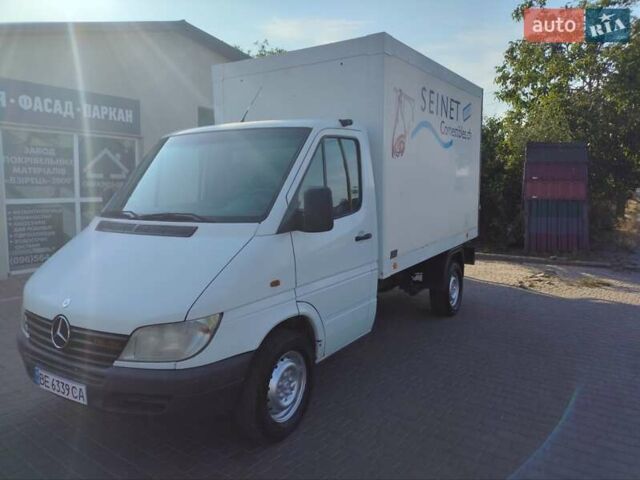 Белый Мерседес Sprinter, объемом двигателя 2.69 л и пробегом 721 тыс. км за 10900 $, фото 2 на Automoto.ua