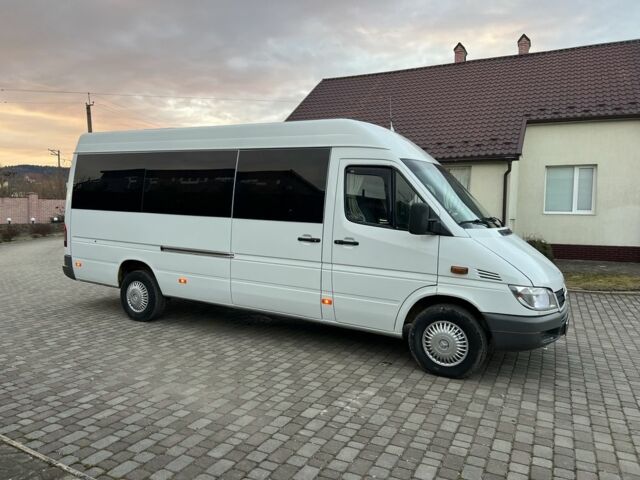 Белый Мерседес Sprinter, объемом двигателя 2.7 л и пробегом 700 тыс. км за 13800 $, фото 3 на Automoto.ua