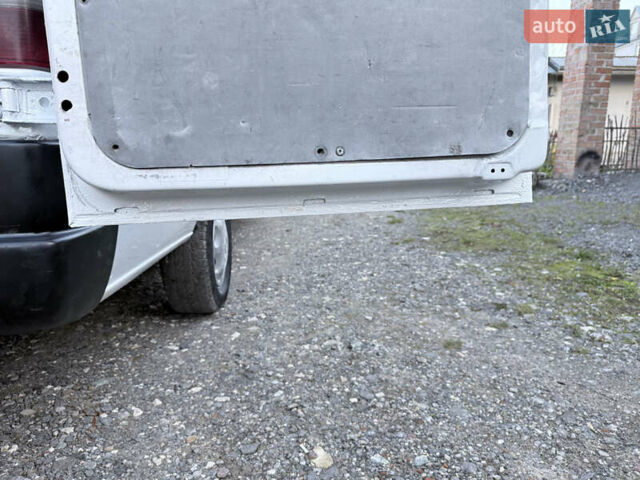 Мерседес Sprinter 2001 в Хмельницком на Automoto.ua Белый Мерседес Sprinter, объемом двигателя 2.7 л и пробегом 451 тыс. км за 7999 $, фото 13 на Automoto.ua