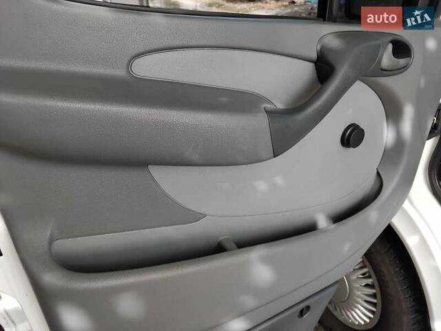 Белый Мерседес Sprinter, объемом двигателя 2.15 л и пробегом 256 тыс. км за 8000 $, фото 59 на Automoto.ua